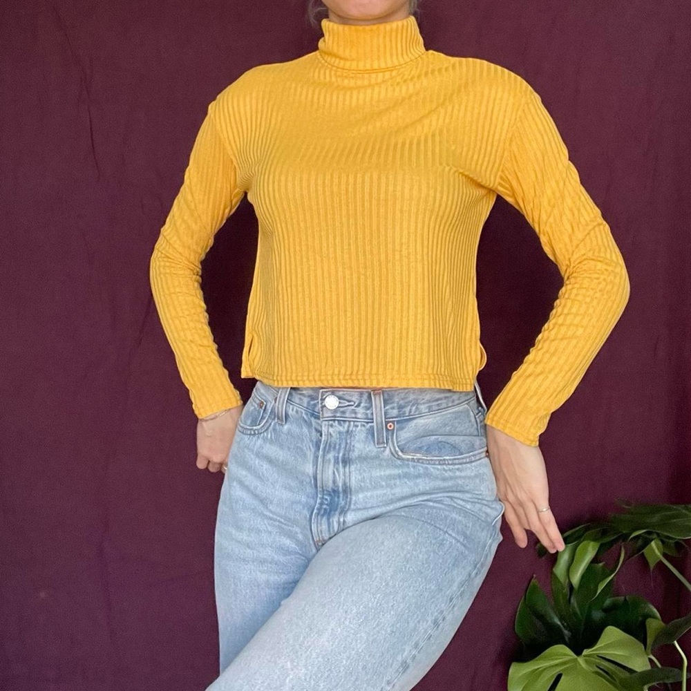 Size M, BDG waffle knit shirt